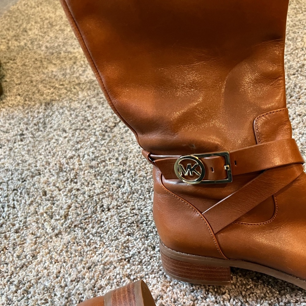Slightly used authentic Michael Kors boots